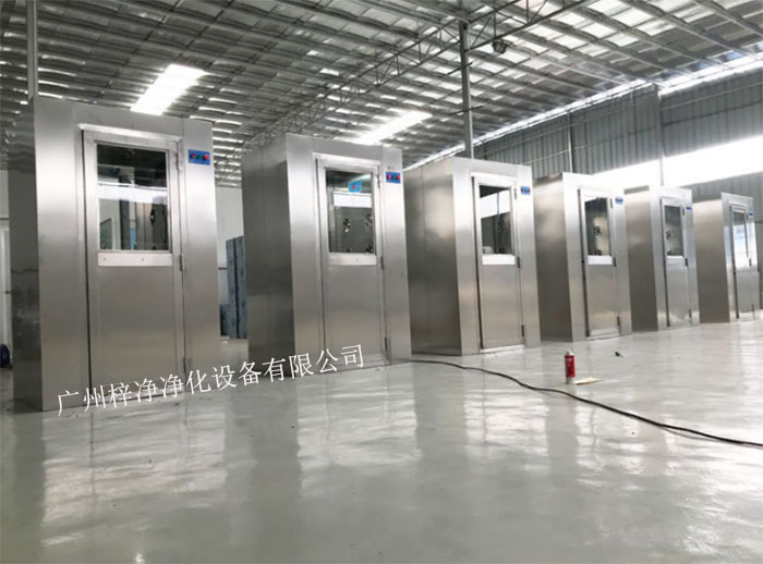 風淋室又可起到氣閘的作用，阻止未凈化的空氣進入潔凈區(qū)域。