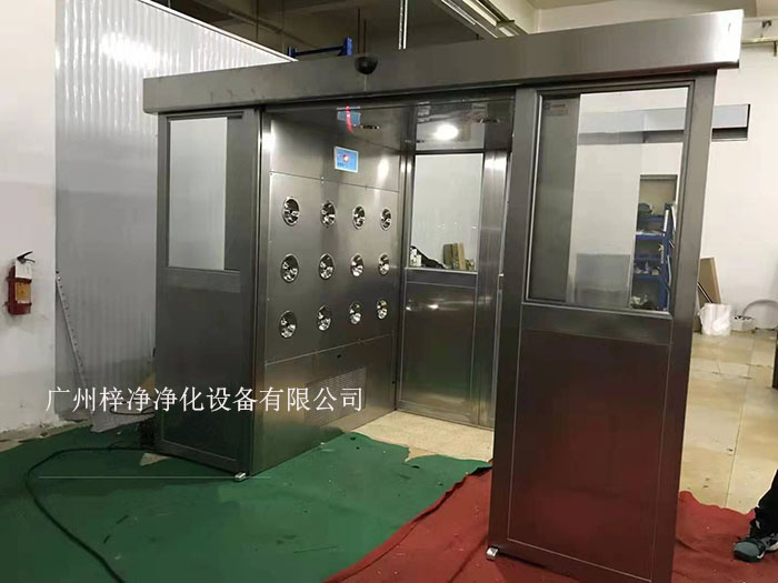 貨淋室是人員和貨物進(jìn)入潔凈室所必需的通道，它可以減少貨物進(jìn)出潔凈室所帶來的污染問題。