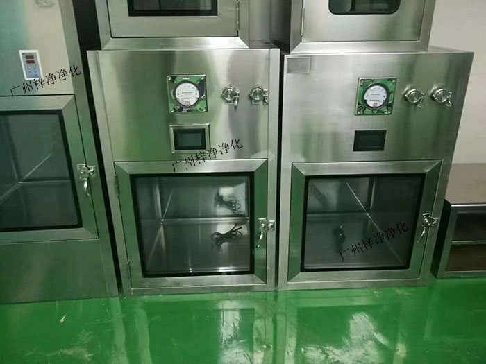 層流傳遞窗適用于需要隔離不同潔凈度級(jí)別的房間，如潔凈室與普通房間之間的連接、不同潔凈度級(jí)別潔凈室之間的連接等。