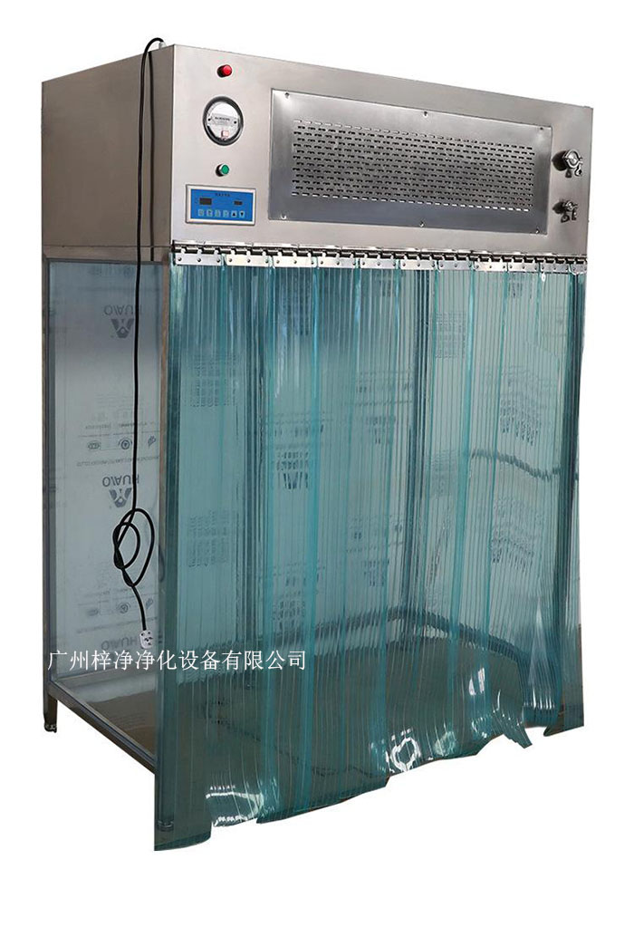 百級潔凈層流罩它主要由箱體、風機、初效空氣過濾器、高效空氣過濾器、阻尼層、燈具等組成。