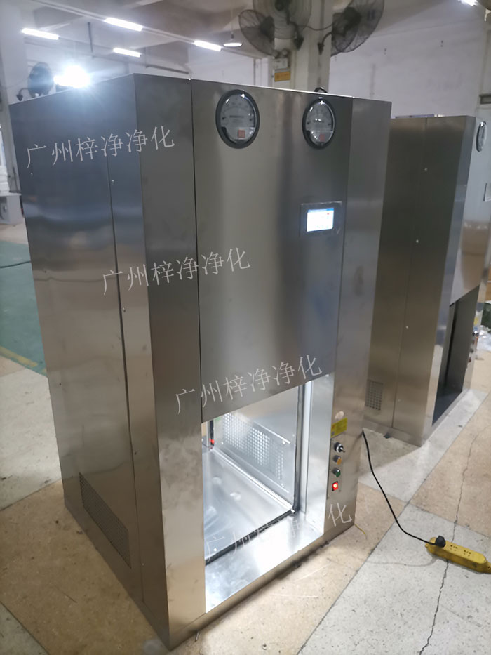 當傳遞窗與機器人連接時，機器人可以自動從傳遞窗中取出或放入物料，實現(xiàn)物料的自動傳遞。